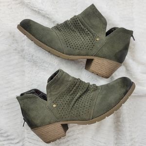 Earth Origins green suede back zip booties